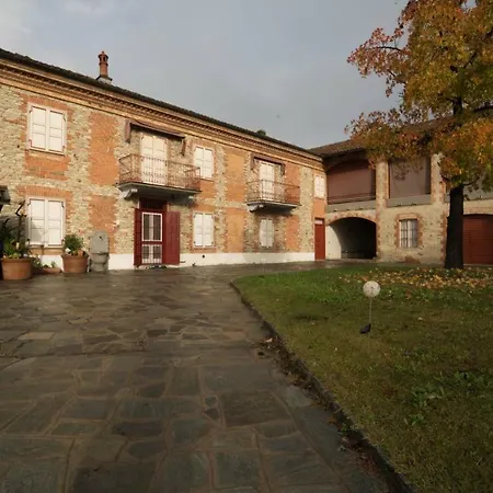 펜션 Italianway - Strada Grinzane 3 *