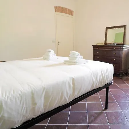 펜션 Italianway - Strada Grinzane 3 *